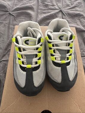 Kids Nike Grey and Neon Green airmax